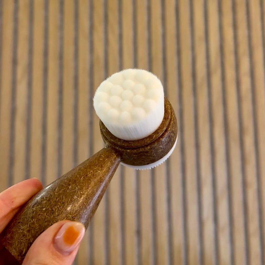 Facial Dry Brush with Dual-Action Design